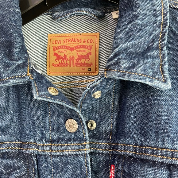 Levi’s Jean Jacket - Picture 2 of 4